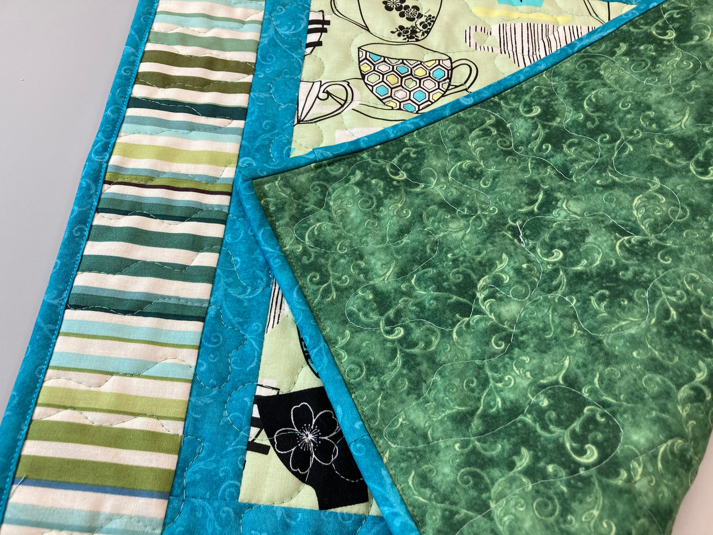 Retro Teacups Quilted Table Topper Square, Reversible 20x20" Dining Coffee End Table Vintage Nostalgic Handmade Blue Green Minimalist